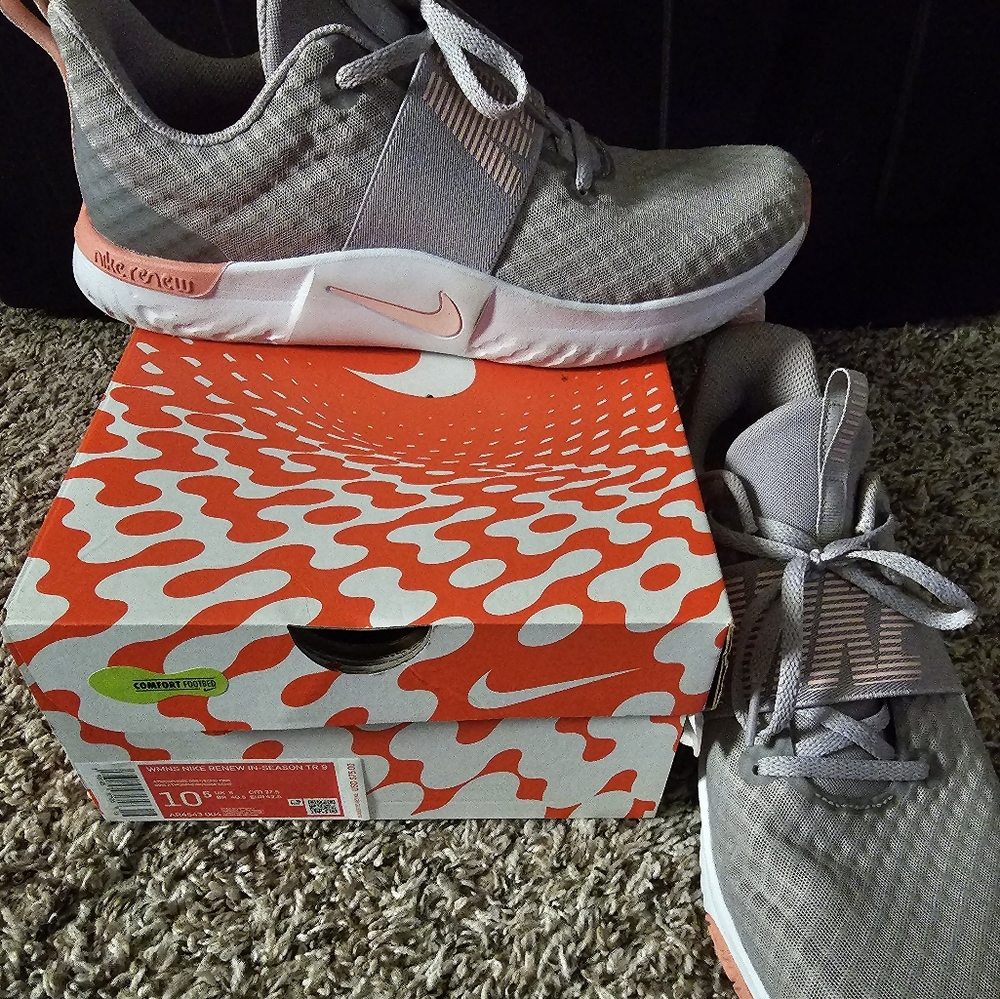 Womens workout shoes. Nike